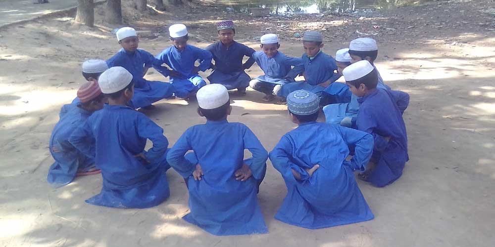 শরীর চর্চারত শিক্ষার্থীদের একাংশ